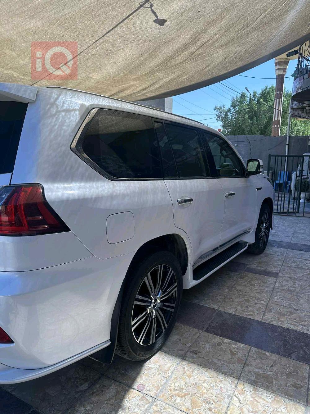 Lexus LX